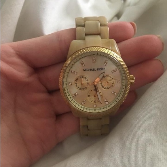 Michael Kors Watch - Picture 4 of 8